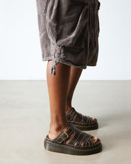 ar rogue leather sandals